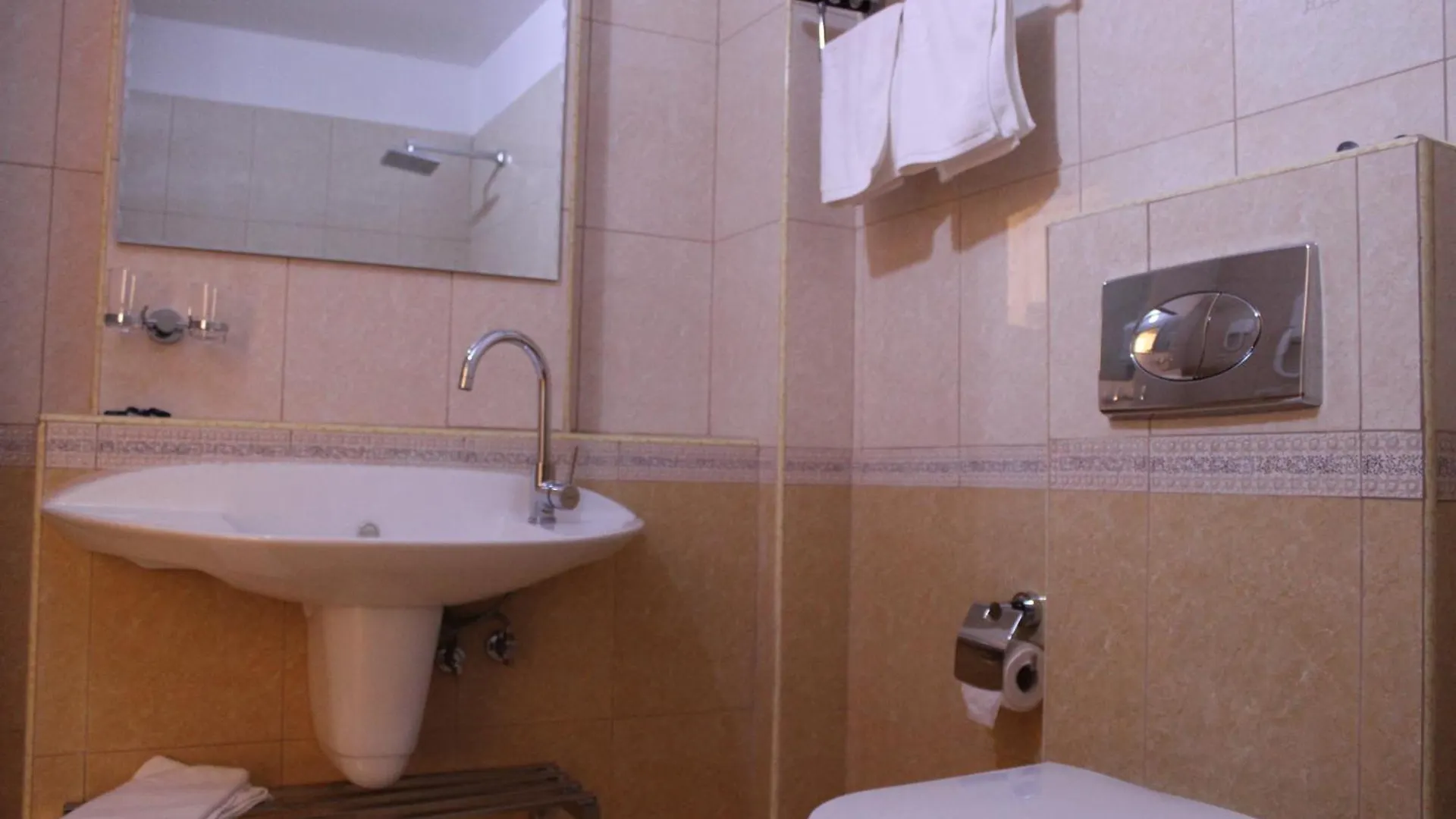 ****  Hotel Bleart Škalngur Albanië